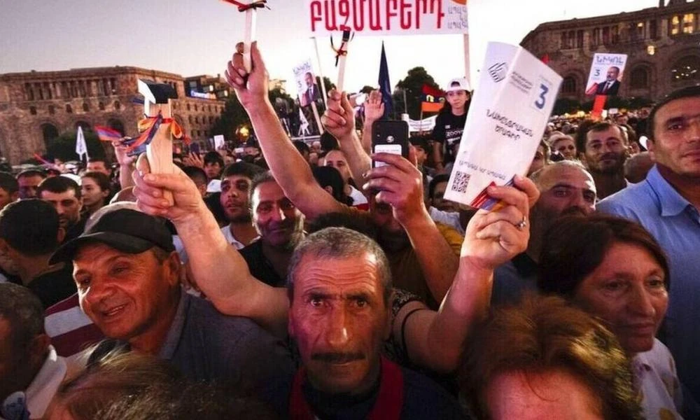 Αρμενία: Διαδηλωτές εμπόδισαν την πρόσβαση σε κυβερνητικά κτήρια- Ζητούν την παραίτηση του Πασινιάν